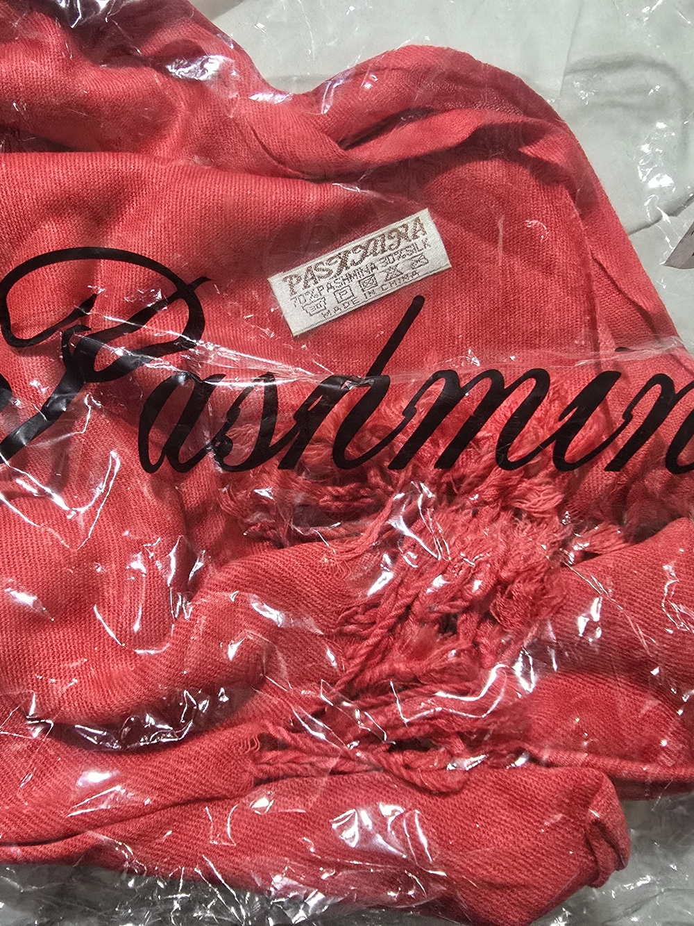 Red Pashmina - Picture 2 of 2